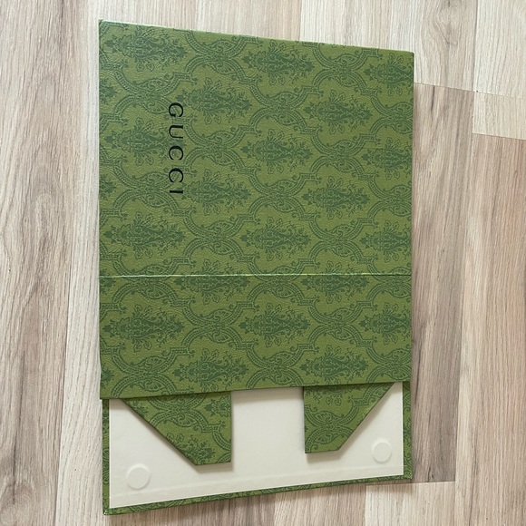 New Gucci green Gift Box with silk ribbon - Picture 4 of 5